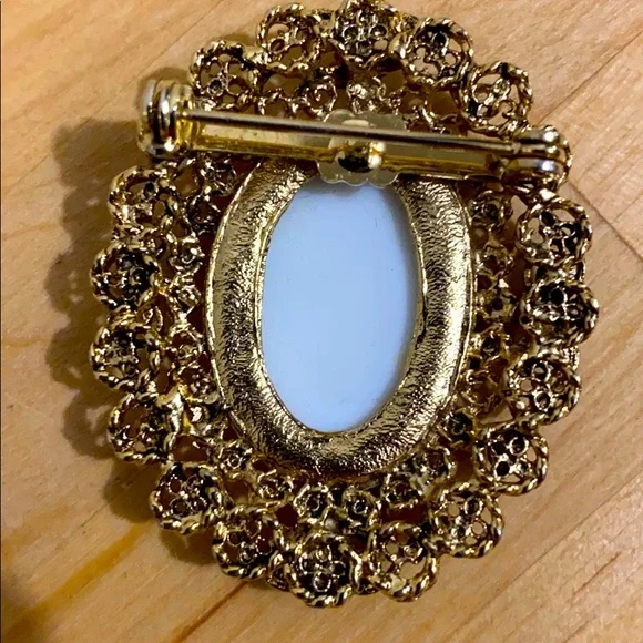 Vintage Lady Head Brooch Pin doted with ruby red - Picture 2 of 3